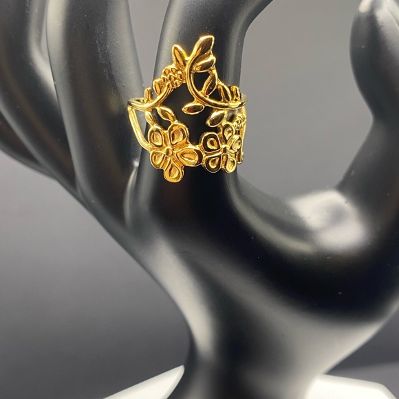 Elegant Gold Floral Ring (adjustable) - Picture 3 of 3